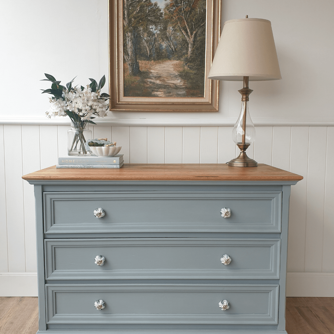floral decorative knob with modern style furniture