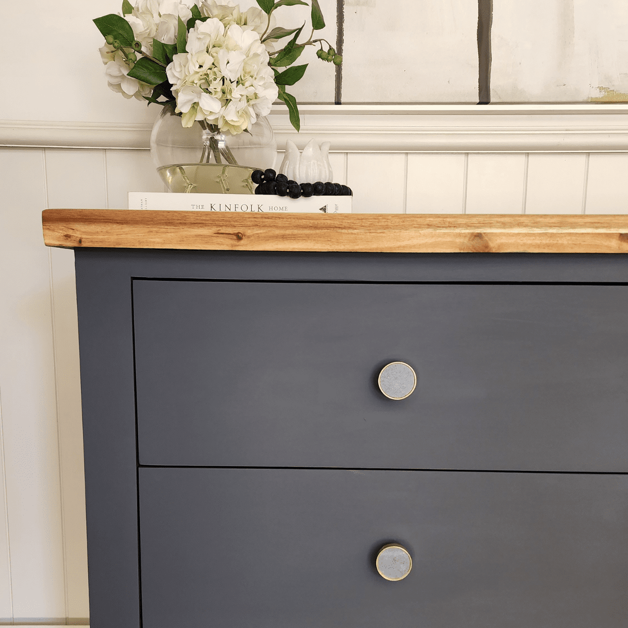 black marble decorative knob with modern decor