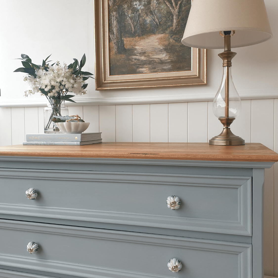 floral decorative knob with modern style furniture